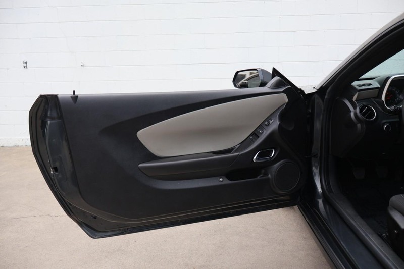 Chevrolet Camaro Vehicle Full-screen Gallery Image 14