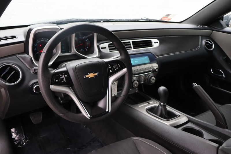 Chevrolet Camaro Vehicle Full-screen Gallery Image 16