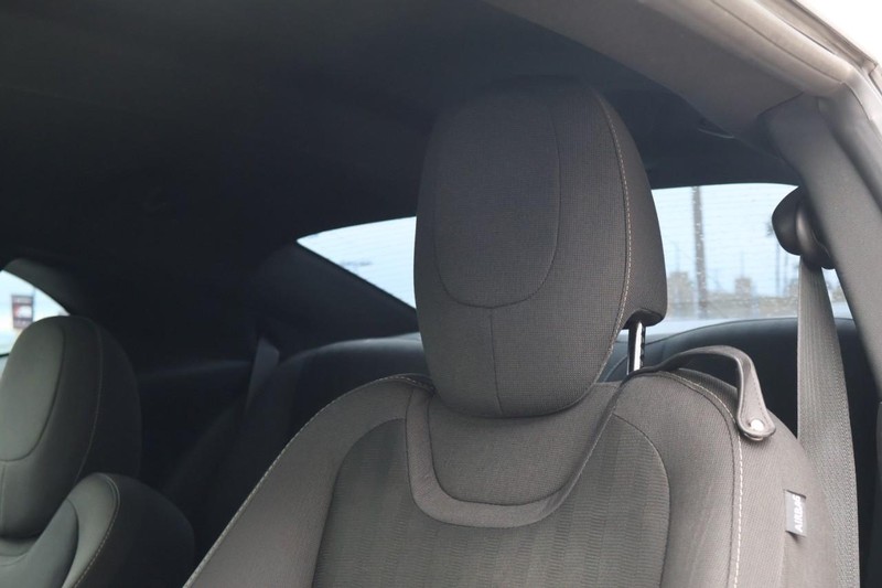 Chevrolet Camaro Vehicle Full-screen Gallery Image 18