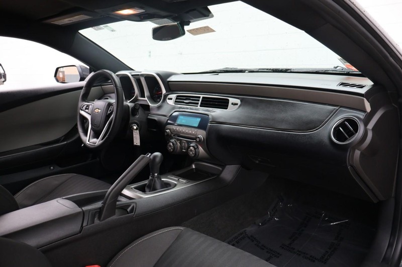 Chevrolet Camaro Vehicle Full-screen Gallery Image 19