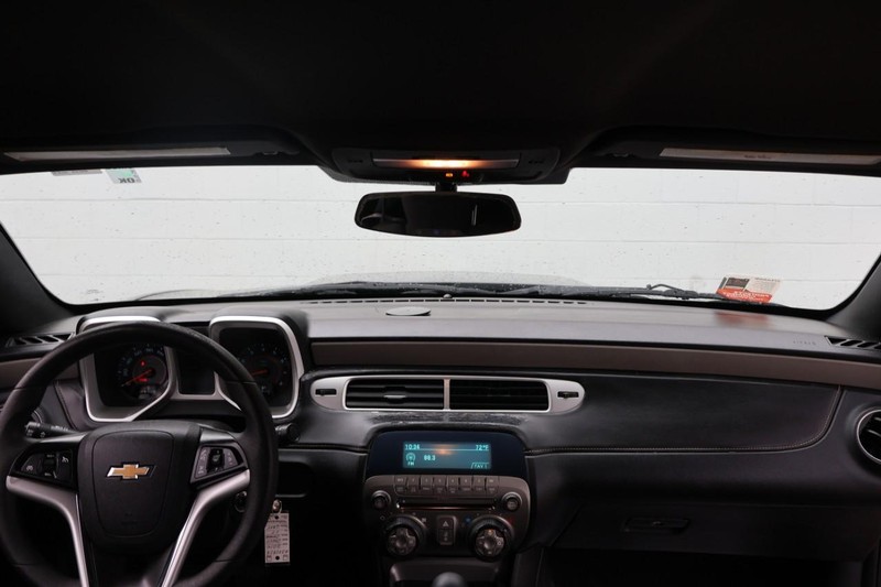 Chevrolet Camaro Vehicle Full-screen Gallery Image 22