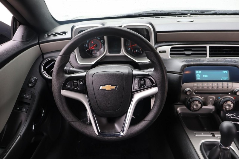 Chevrolet Camaro Vehicle Full-screen Gallery Image 24