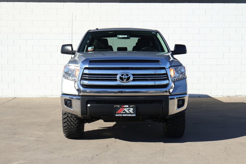 Toyota Tundra 4WD Vehicle Full-screen Gallery Image 02