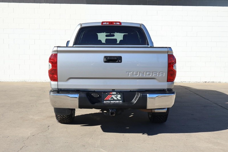 Toyota Tundra 4WD Vehicle Full-screen Gallery Image 06