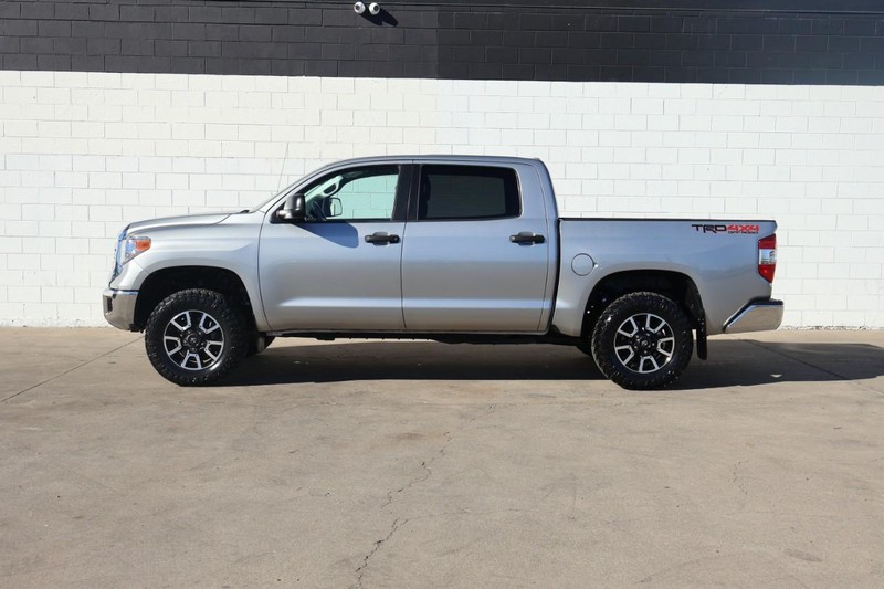Toyota Tundra 4WD Vehicle Full-screen Gallery Image 10