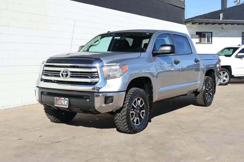 Toyota Tundra 4WD Vehicle Full-screen Gallery Image 11