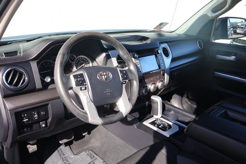 Toyota Tundra 4WD Vehicle Full-screen Gallery Image 16