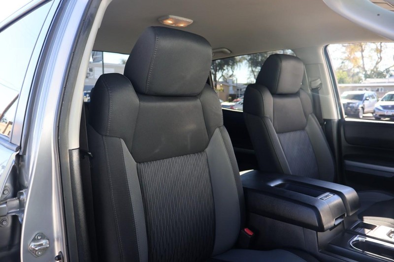 Toyota Tundra 4WD Vehicle Full-screen Gallery Image 20