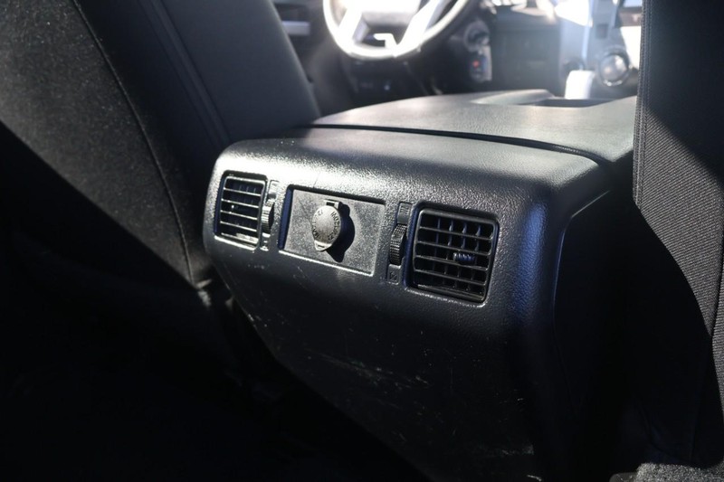 Toyota Tundra 4WD Vehicle Full-screen Gallery Image 22