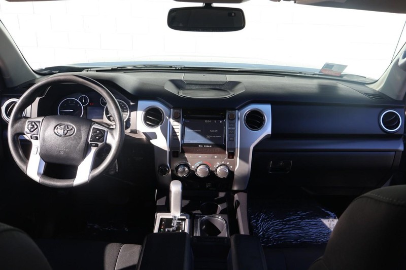 Toyota Tundra 4WD Vehicle Full-screen Gallery Image 23