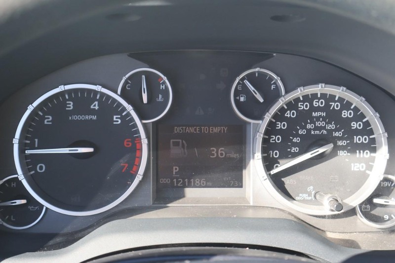 Toyota Tundra 4WD Vehicle Full-screen Gallery Image 24