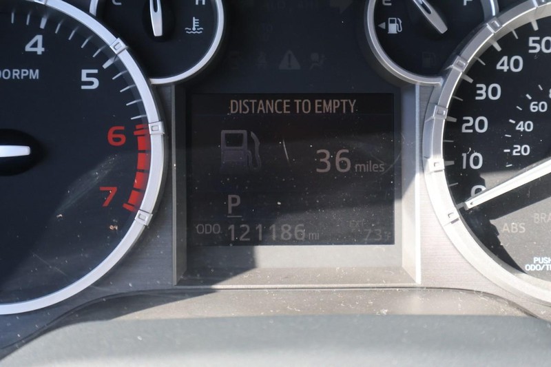 Toyota Tundra 4WD Vehicle Full-screen Gallery Image 25