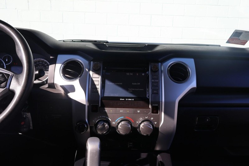 Toyota Tundra 4WD Vehicle Full-screen Gallery Image 29