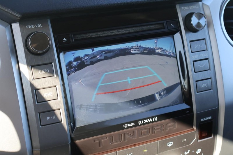 Toyota Tundra 4WD Vehicle Full-screen Gallery Image 31