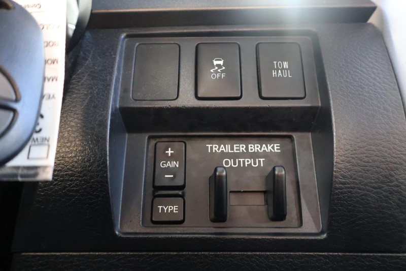 Toyota Tundra 4WD Vehicle Full-screen Gallery Image 33