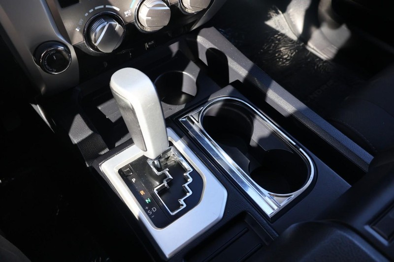 Toyota Tundra 4WD Vehicle Full-screen Gallery Image 34