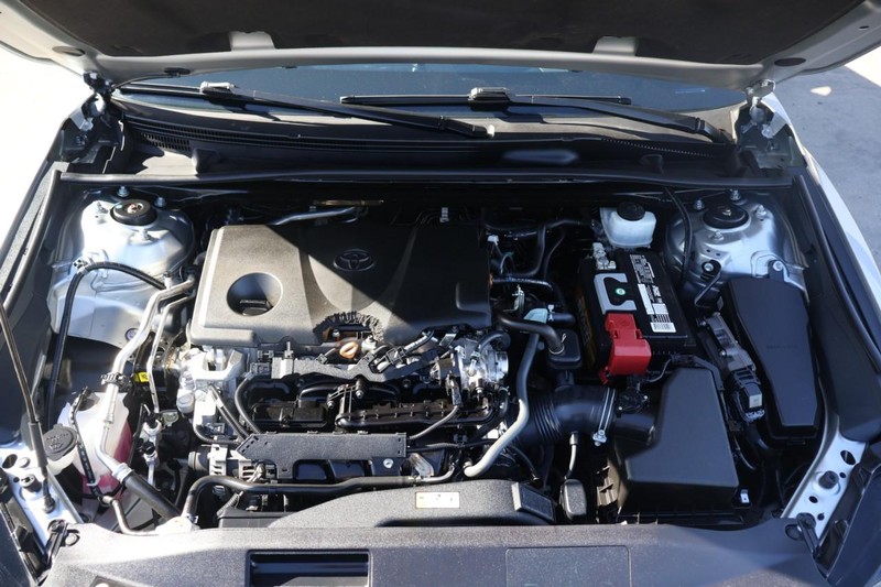 Toyota Camry Vehicle Full-screen Gallery Image 12