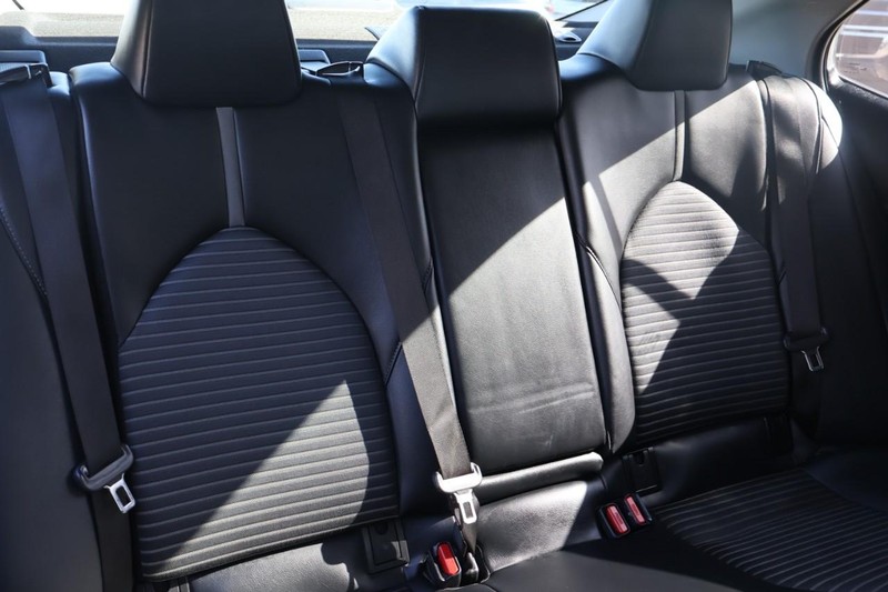 Toyota Camry Vehicle Full-screen Gallery Image 21