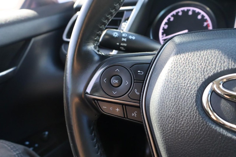 Toyota Camry Vehicle Full-screen Gallery Image 25