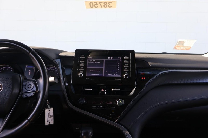 Toyota Camry Vehicle Full-screen Gallery Image 27