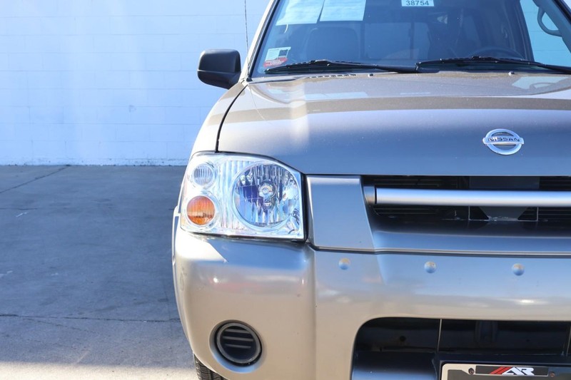 Nissan Frontier 2WD Vehicle Full-screen Gallery Image 04