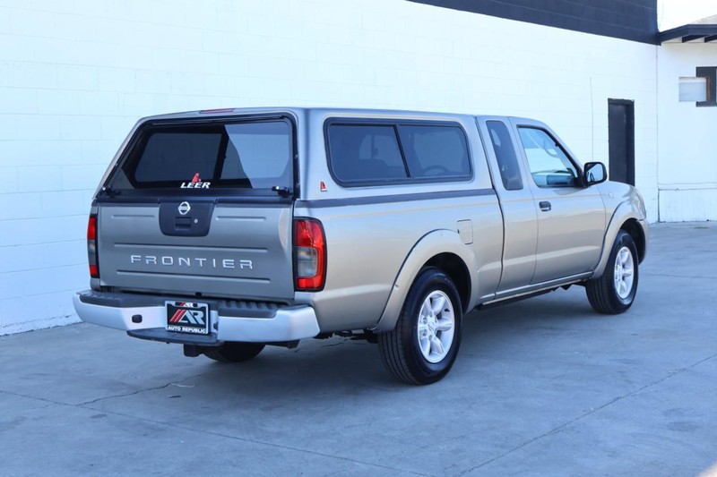 Nissan Frontier 2WD Vehicle Full-screen Gallery Image 05