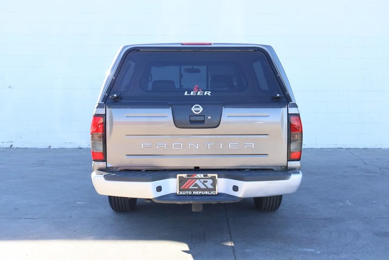 Nissan Frontier 2WD Vehicle Full-screen Gallery Image 06