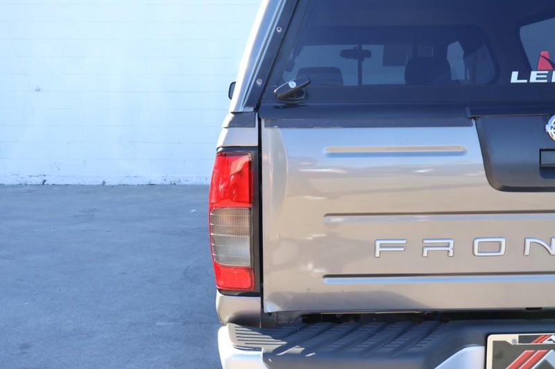 Nissan Frontier 2WD Vehicle Full-screen Gallery Image 07