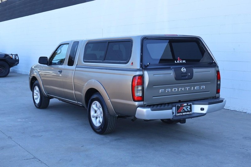Nissan Frontier 2WD Vehicle Full-screen Gallery Image 09