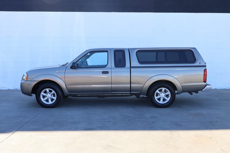 Nissan Frontier 2WD Vehicle Full-screen Gallery Image 10