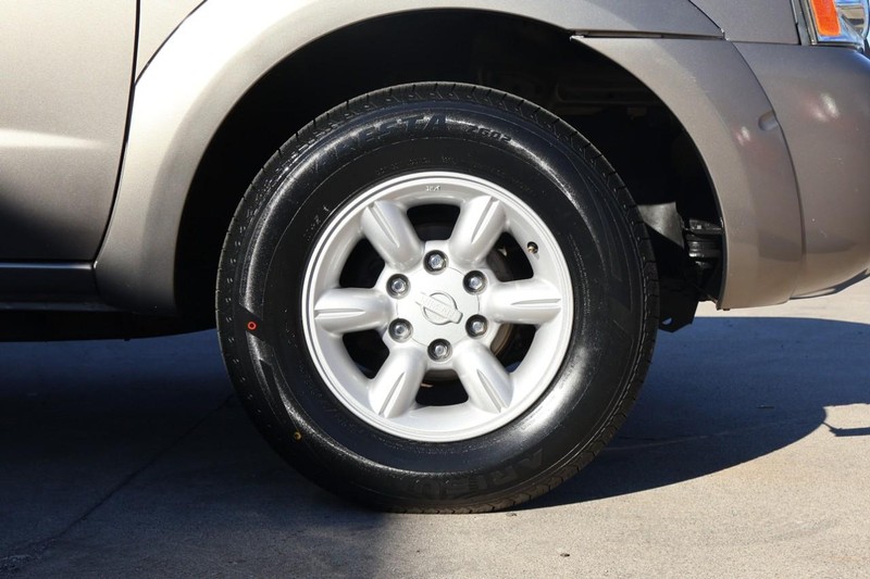 Nissan Frontier 2WD Vehicle Full-screen Gallery Image 13