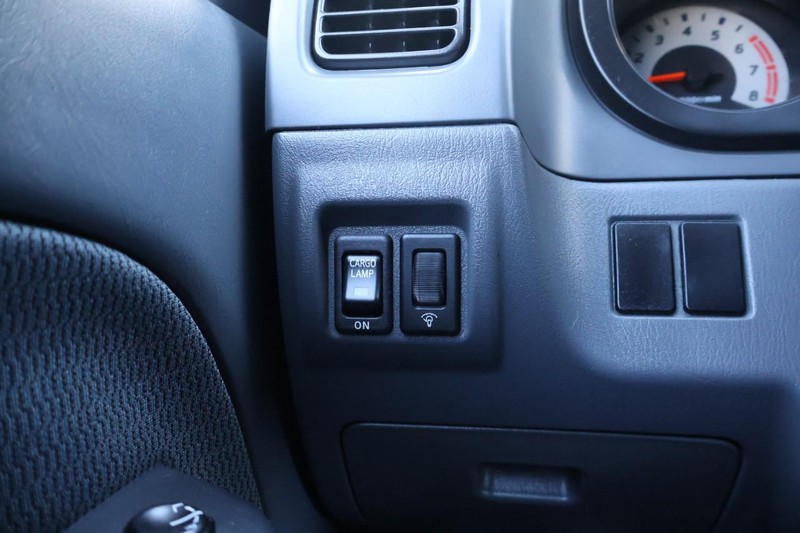 Nissan Frontier 2WD Vehicle Full-screen Gallery Image 16