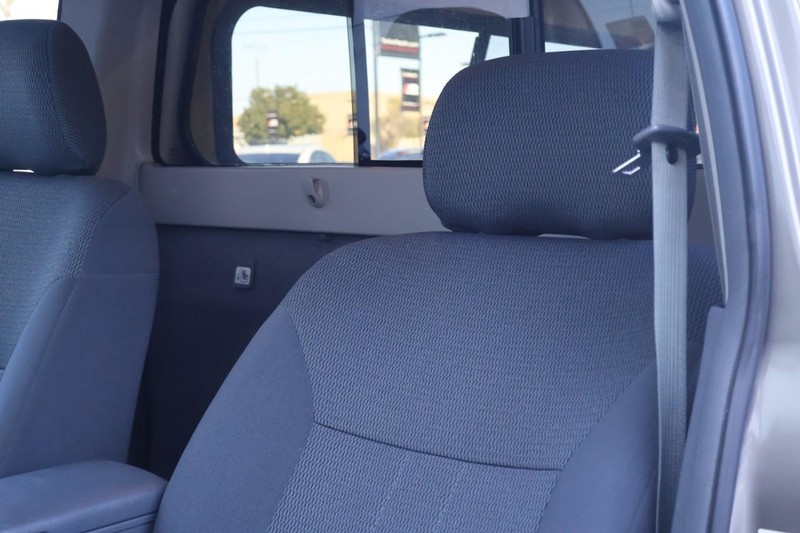 Nissan Frontier 2WD Vehicle Full-screen Gallery Image 18