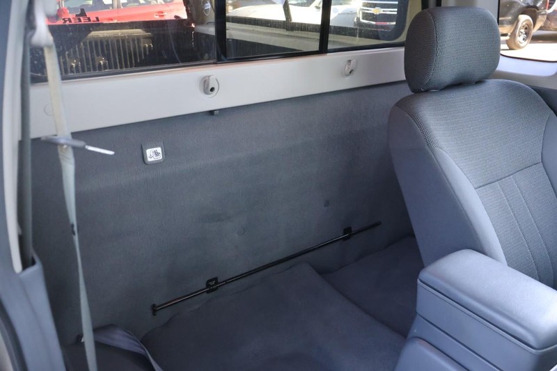 Nissan Frontier 2WD Vehicle Full-screen Gallery Image 21