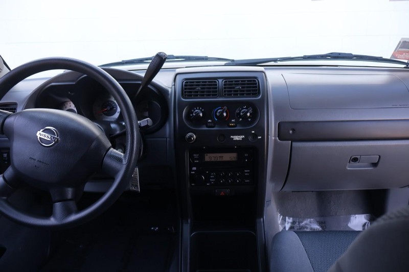 Nissan Frontier 2WD Vehicle Full-screen Gallery Image 22