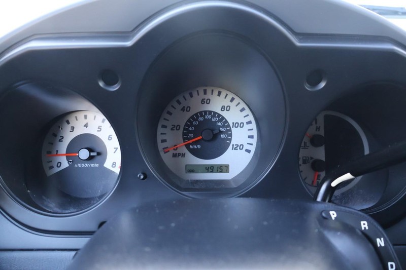 Nissan Frontier 2WD Vehicle Full-screen Gallery Image 23