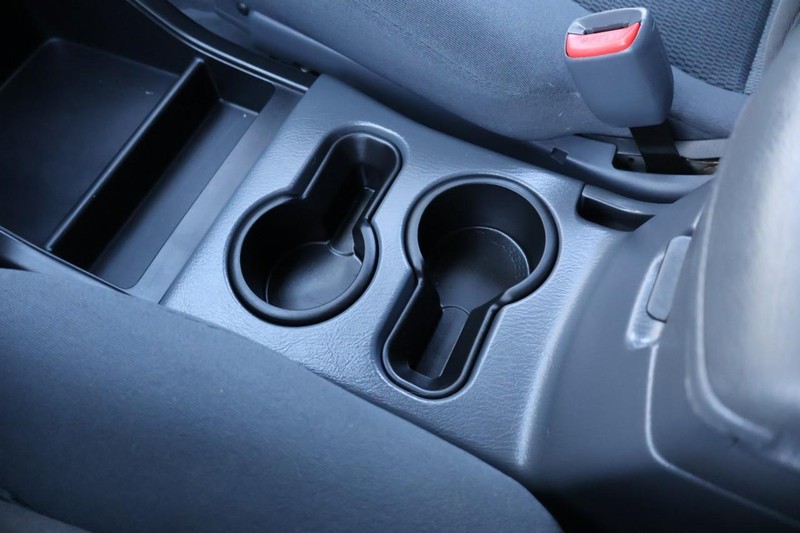 Nissan Frontier 2WD Vehicle Full-screen Gallery Image 28