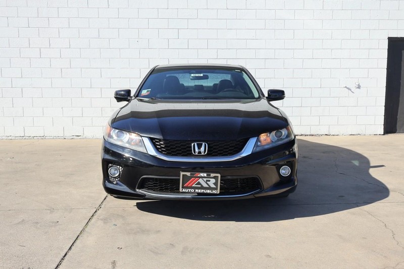 Honda Accord Coupe Vehicle Full-screen Gallery Image 02