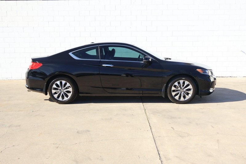 Honda Accord Coupe Vehicle Full-screen Gallery Image 04