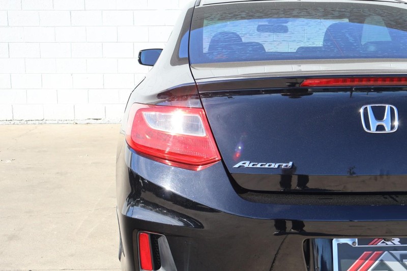 Honda Accord Coupe Vehicle Full-screen Gallery Image 07