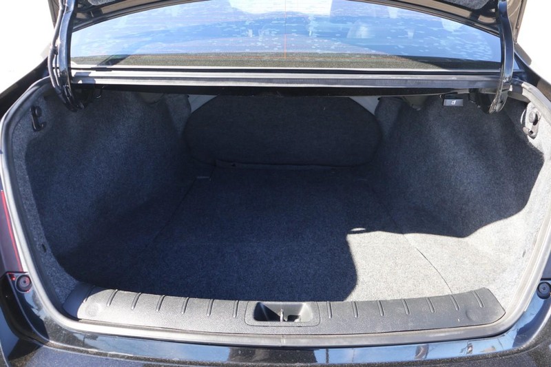 Honda Accord Coupe Vehicle Full-screen Gallery Image 08