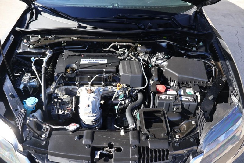 Honda Accord Coupe Vehicle Full-screen Gallery Image 12