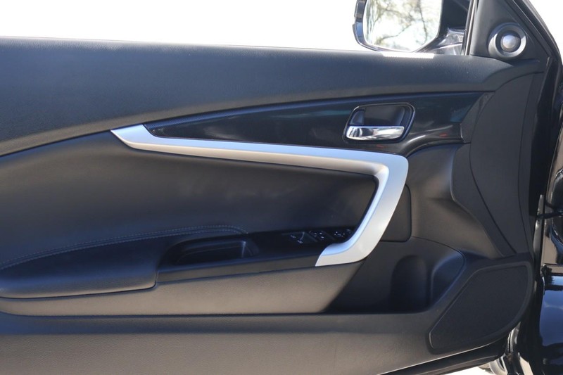 Honda Accord Coupe Vehicle Full-screen Gallery Image 15