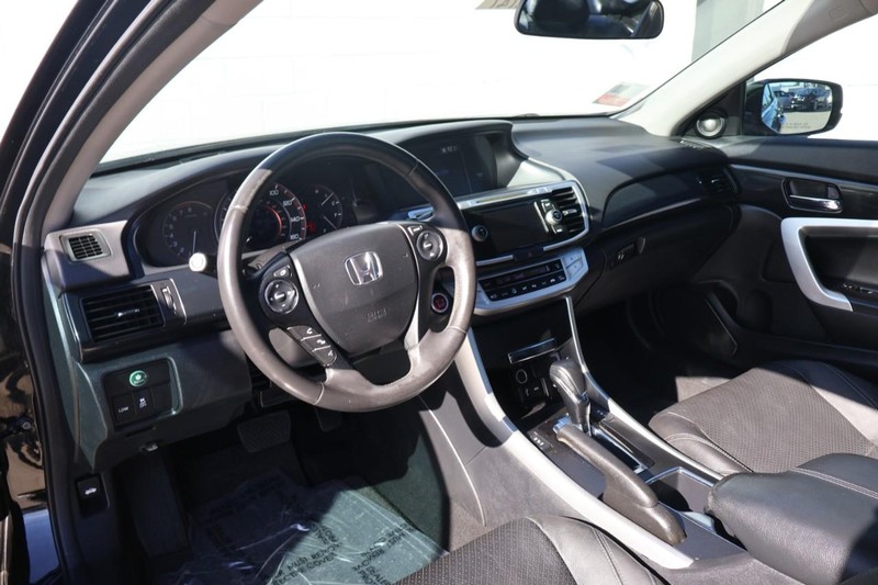 Honda Accord Coupe Vehicle Full-screen Gallery Image 16