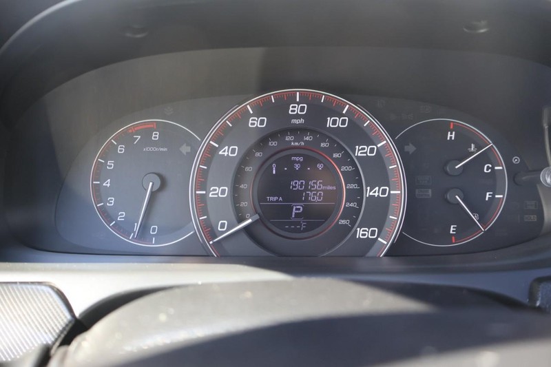 Honda Accord Coupe Vehicle Full-screen Gallery Image 23