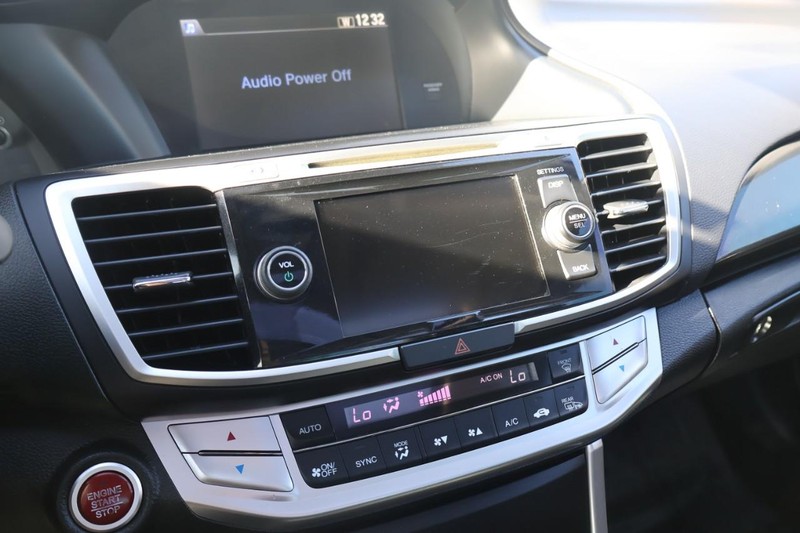 Honda Accord Coupe Vehicle Full-screen Gallery Image 28