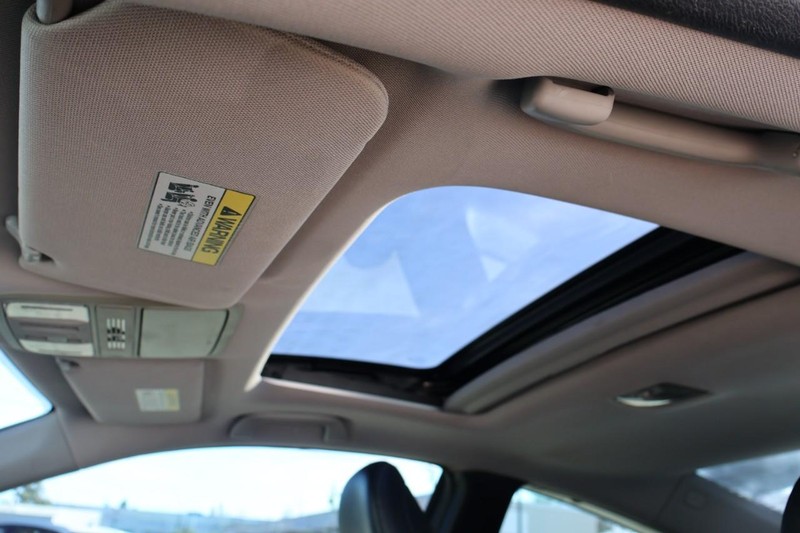 Honda Accord Coupe Vehicle Full-screen Gallery Image 35