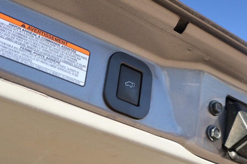 Toyota Sienna Vehicle Full-screen Gallery Image 09