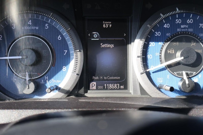 Toyota Sienna Vehicle Full-screen Gallery Image 26