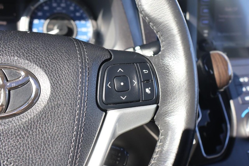 Toyota Sienna Vehicle Full-screen Gallery Image 29